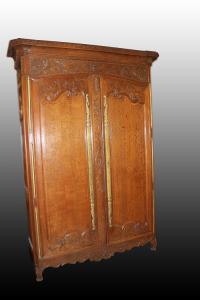 Provenzalischer Schrank aus dem späten 18. und frühen 19. Jahrhundert im provenzalischen Stil aus Eichenholz