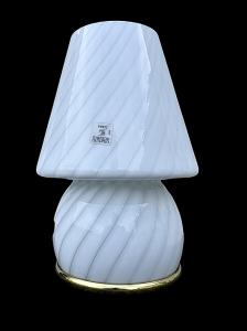 Lampada in vetro in pezzo unico lattimo a spirale.Manifattura Leucos,vetri Murano.