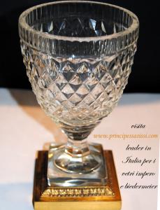 Böhmen 1800 - 1815. Seltene Vase aus der Kaiserzeit mit vergoldetem Bronzesockel