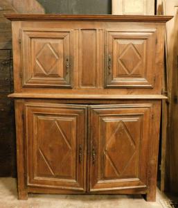 ARM209 - Credenza in noce, epoca '700, misure cm L 160 x H 191 x P 42  