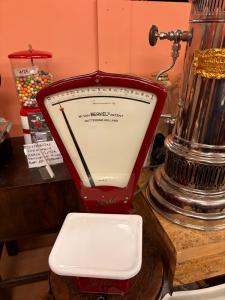 Bilancia Berkel modello B restaurata rossa un piatto