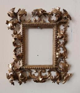 Antica cornice in legno intagliato e dorato ,cartoccio, Toscana XIX secolo