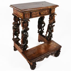 Inginocchiatoio in legno scolpito, intagliato e dorato, Italia, XVII-XVIII secolo