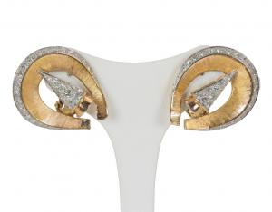 Orecchini in oro 18k con 2.9 ct circa di diamanti taglio brillante, anni 50/60