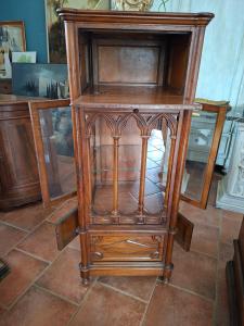Bigné-gotisches Nussbaum-Mittelvitrine - Foto 7