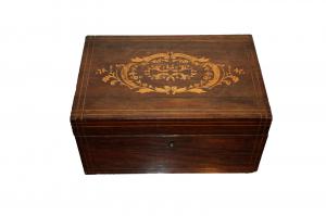 Scatola in palissandro intarsiata stile Carlo X del 1800 francese