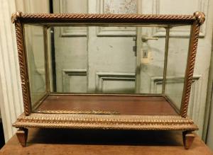 ARM197 - Vitrine de vidro, século XIX, cm C 62 x A 45 x P 32