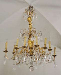 Lüster im Stil Louis XV aus vergoldetem Metall und Bergkristallen, Italien, 18. Jahrhundert