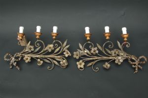  Coppia di lampade da parete appliques in ferro battuto motivi a fiori atre luci Napoli XVIII° sec. ogni una cm. 40x 20
