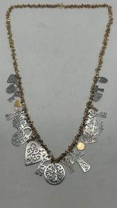 Collana "Rebecca" con pendenti chams
