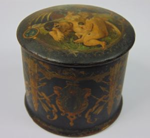 Scatola in  papier mache con decorazioni neoclassiche. Fine '700