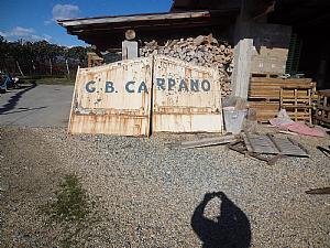 Portão de ferro forjado do século XX