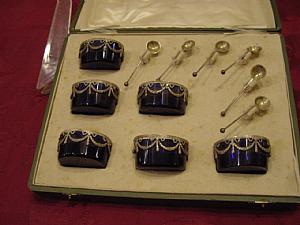 Kassette mit Salzstreuer-Set aus Silber und Glas