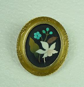 Hardstone brooch with engraved gold frame