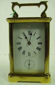 "Officier" clock with chiming function