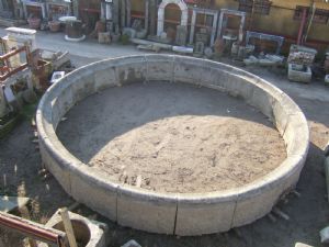 GRANDE FONTANA DA CENTRO IN PIETRA DI RECUPERO