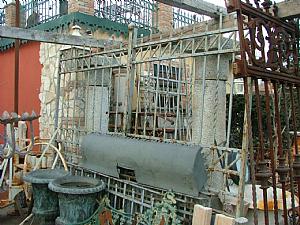 Complete Liberty gate with railing and grilles.