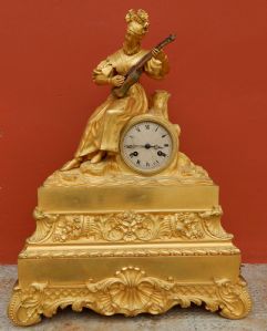 Gilt bronze "pairgina" clock