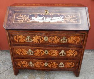 Drop-front desk with ivory, from the 1700s
