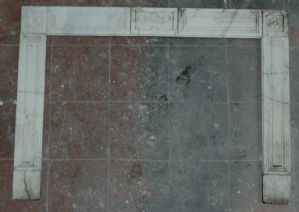 Camino in marmo di Carrara tipo neoclassico XVIII° sec. luce interna cm.         larghezza esterna cm.  