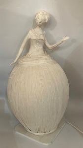 Lampe "Mademoiselle" en papier, artistes Sophie Mouton-Perrat et Frederic Guibrunet