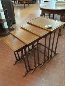 Set di 4 tavolini da salotto 