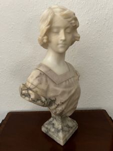 Busto di Alabastro di una donna dell'Ottocento