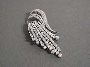 White gold and diamond brooch
