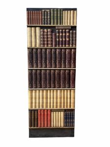 Tür mit falschen Büchern