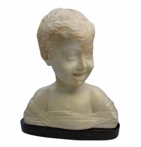 Busto di fanciullo che ride in marmo