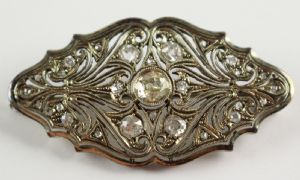 Deco platinum brooch entirely covered in brilliant-cut diamonds, 1930s