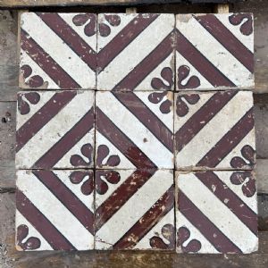 Maioliche con fiore marrone