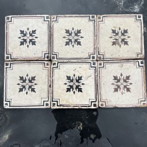 Maioliche con fiore nero 