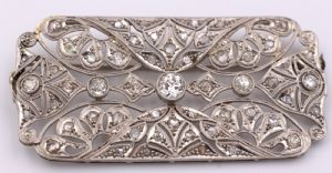 Art Deco platinum brooch entirely covered in brilliant-cut diamonds, 1920s/30s
