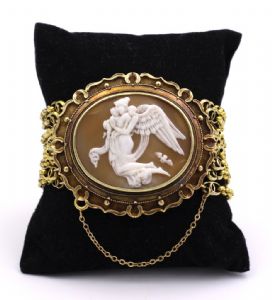 Bracciale in oro 18k con cammeo centrale