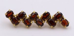 Gold and garnet brooch