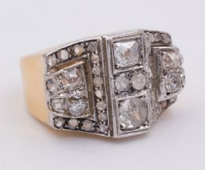 Anello in oro e argento con rosette di diamanti epoca Art Decò