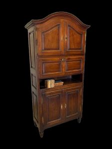 Rara credenza parmigiana in noce da centro