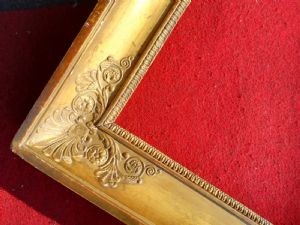 Cornice o specchiera Impero dorata con fregi nei 4 angoli  I°800 luce cm. 50 x 61 