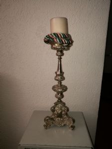 Candelliere in rame argentato e sbalzato. epoca XVIII° sec.