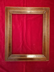 Cornice in noce lastronato e filettata in legno di acero. luce cm.37 x 28