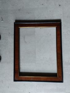 Cornice in noce lastronato e profilo interno in ottone ed esterno ebanizzato Luce cm.32 x 42 battuta cm.35 x 44