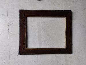 Cornice  in noce con filetto interno in ottone luce cm.32 x 27  batt. 37 x 30 Primo XIX sec.