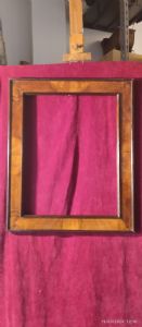 Cornice lastronata in noce fiammato Primi XIX° sec. 36.5x50 est. 49x63