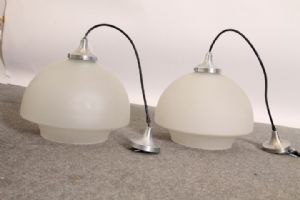 Paar Lampen aus den 70er Jahren. Modernes Design aus Stahl und Glas, restauriert! Vintage