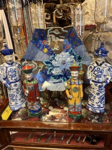 Chinese porcelain figures
