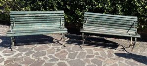 Coppia di panche da giardino in ferro e legno