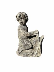Gruppo in pietra per fontana raffigurante un fanciullo con delfino
