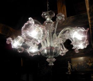 MURANO-LÜSTER MIT SECHS LEUCHTEN AUS KRISTALLGLAS UND ZARTEM ROSA. (40er/50er Jahre)