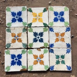 Mattonelle decorate con fiori